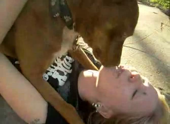 Video :Beastie gal kissing mouth to mouth with a dog